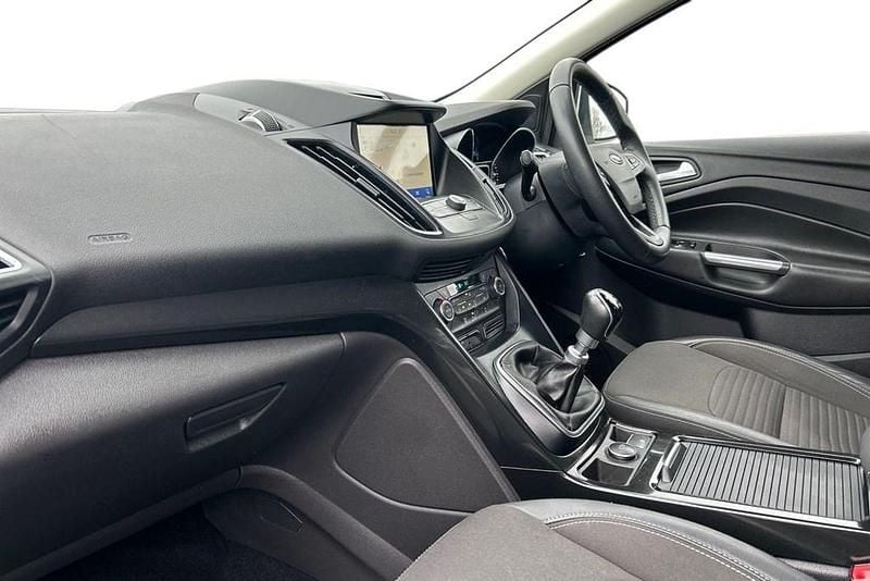 Usado Ford Kuga Titanium 150 HP (110 kW) 2019 Branco SUV