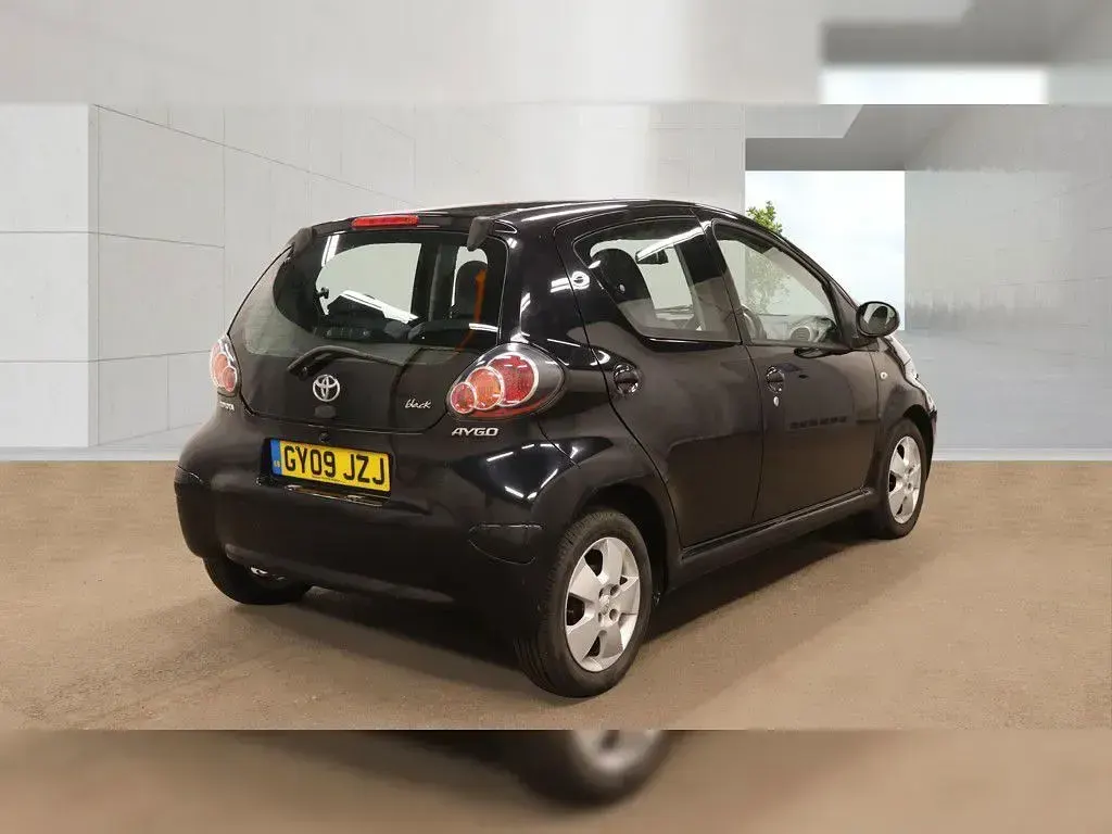 Used Toyota Aygo 67 HP (49 kW) 2009 Black Hatchback