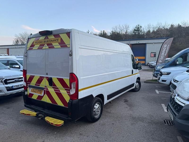 Second-hand Peugeot Boxer 140 CP (102 kW) 2022 Alb Van