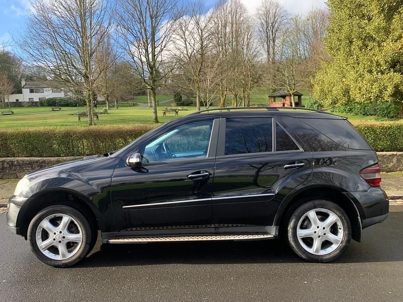 Used Mercedes ML320 2005 Black SUV