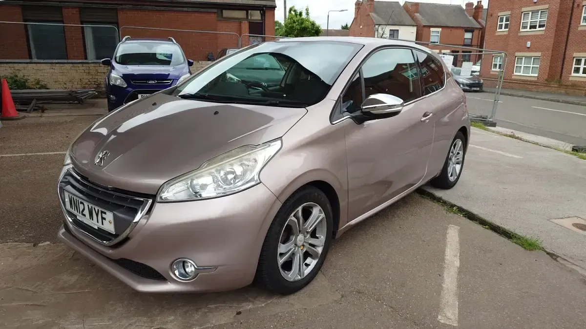 Used Peugeot 208 Allure 2012 Pink Hatchback