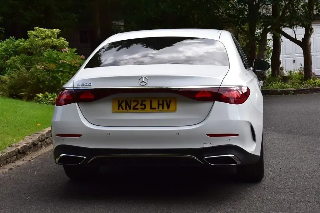 Used Mercedes E200 AMG line 200 HP (147 kW) 2025 White Sedan