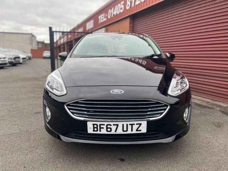 Used Ford Fiesta Zetec 70 HP (51 kW) 2017 Black Hatchback