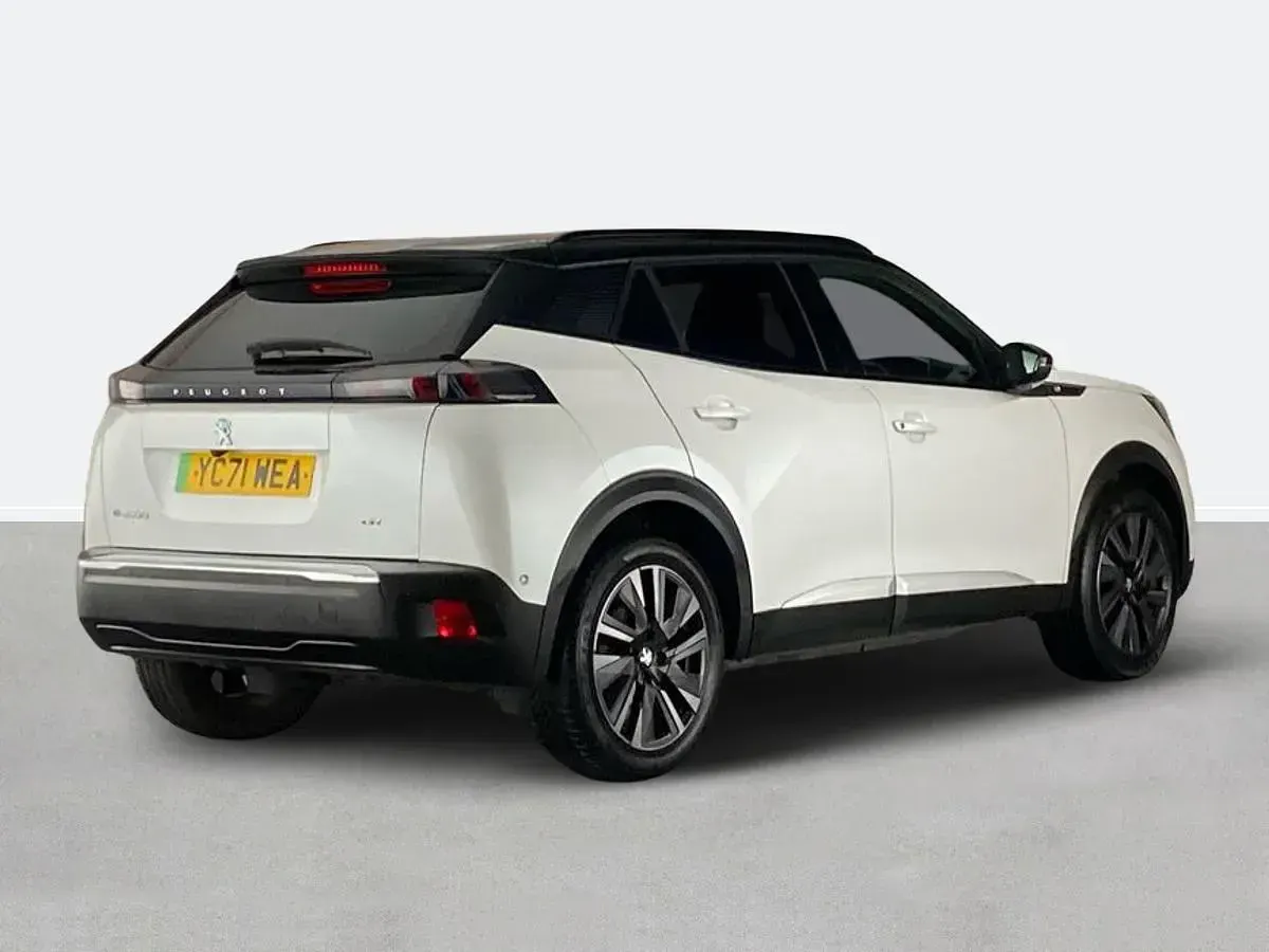Used Peugeot e-2008 Premium 100 kW (136 HP) 2021 White SUV