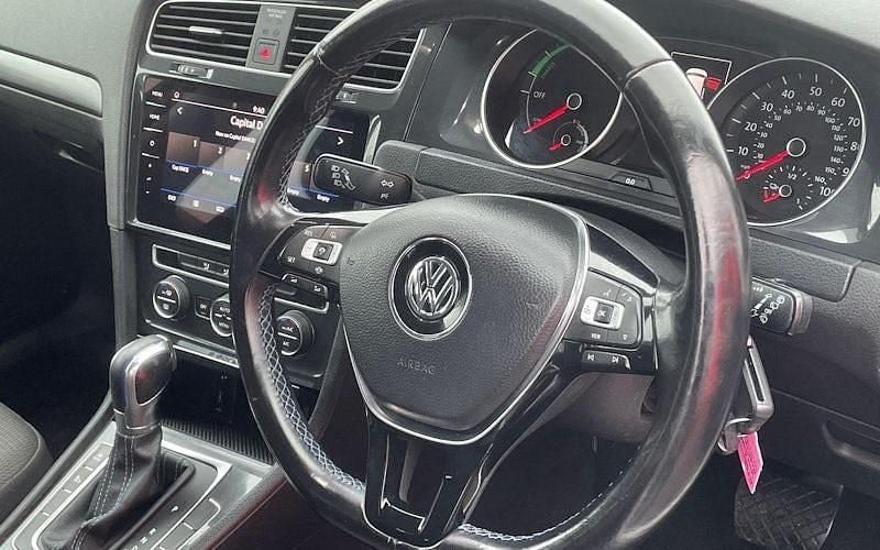 Used VW e-Golf 100 kW (136 HP) 2018 White Hatchback