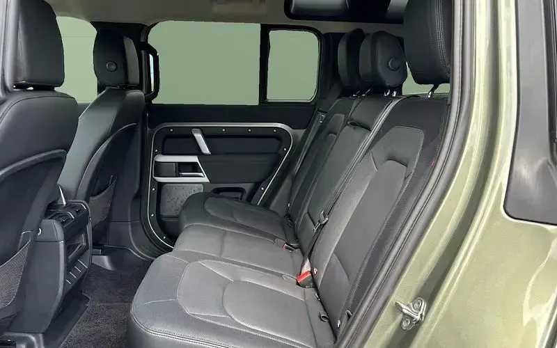 Used Land Rover Defender SE Dynamic 249 HP (183 kW) 2025 SUV
