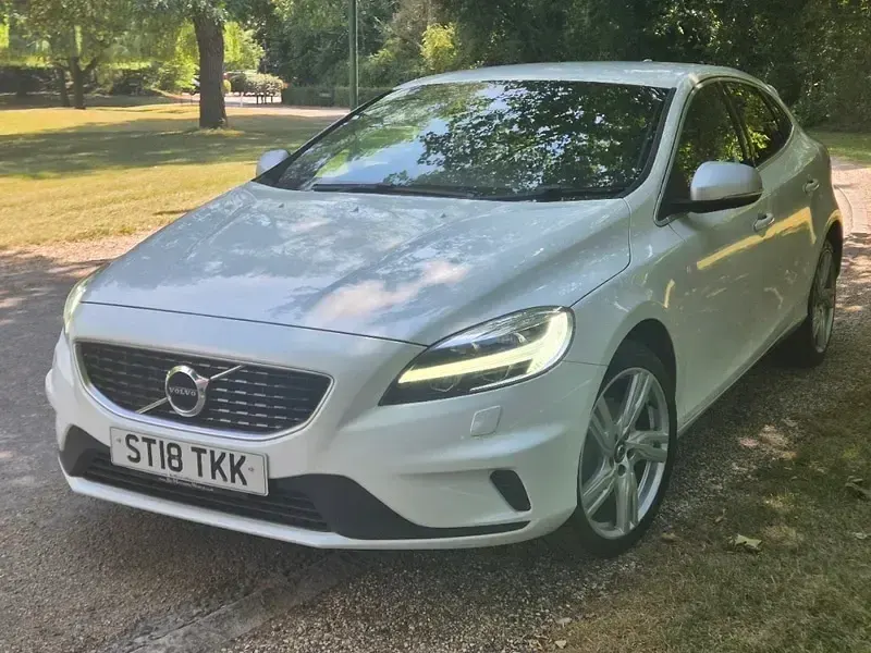 Used Volvo V40 R-Design Pro 2018 White Hatchback
