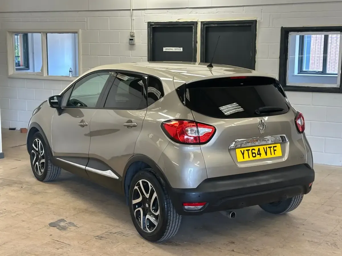 Used Renault Captur Dynamique 90 HP (66 kW) 2014 Beige SUV