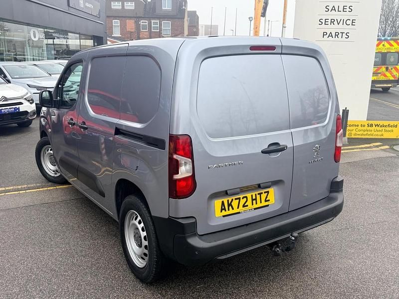 Used Peugeot Partner Premium 100 HP (73 kW) 2022 Grey MPV