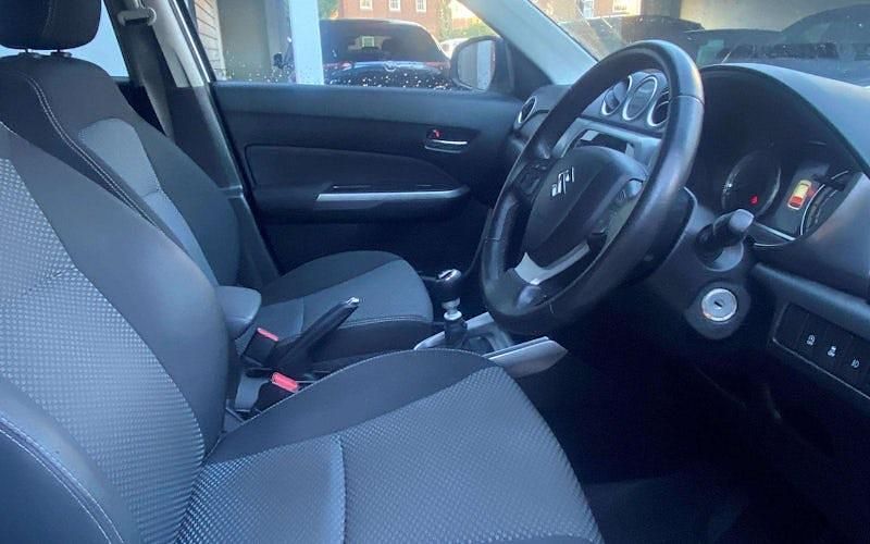 Used Suzuki Vitara SZ-T 140 HP (102 kW) 2019 White Estate