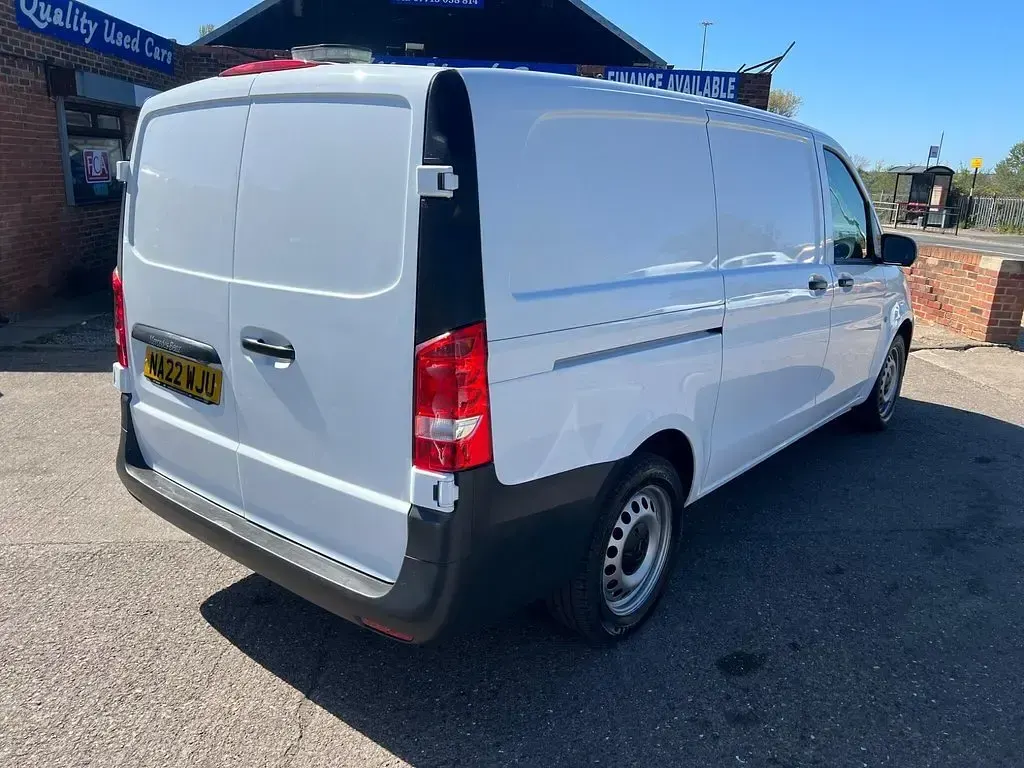 Used Mercedes Vito Progressive 134 HP (98 kW) 2022 White Van