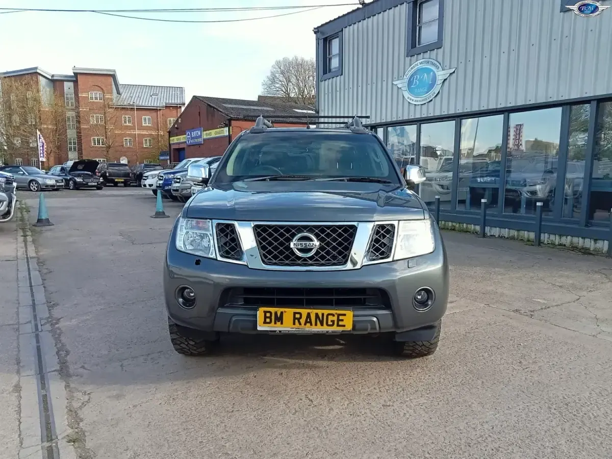 Begagnad Nissan Navara Tekna 2011 Grå Pickup