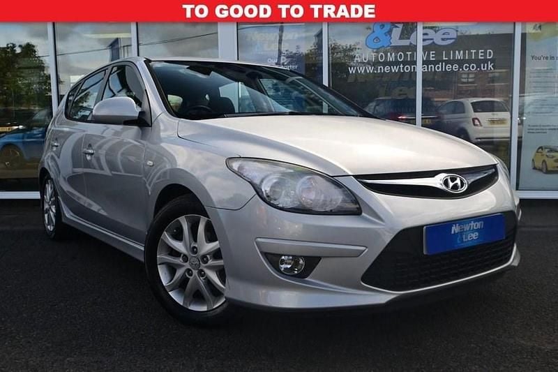 Silver Used 2010 Hyundai i30 Comfort Hatchback | £1,995 (Fair price) - Image 1/4