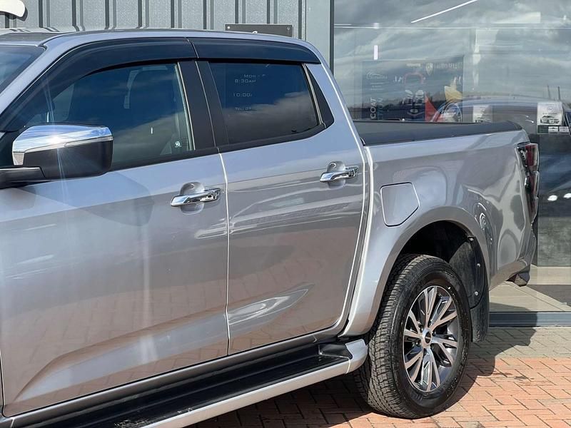 Used Isuzu D-Max 163 HP (119 kW) 2025 Silver Pickup