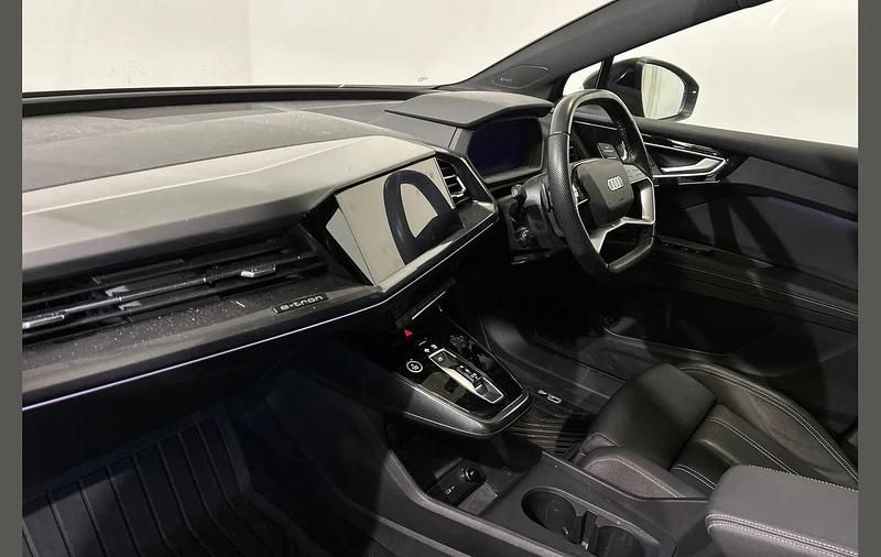 Second-hand Audi Q4 e-tron Comfort 219 kW (299 CP) 2024 Gri SUV