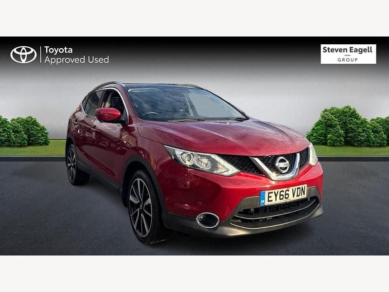 Red Used 2016 Nissan Qashqai Tekna SUV | £9,330 (Fair price) - Image 1/3