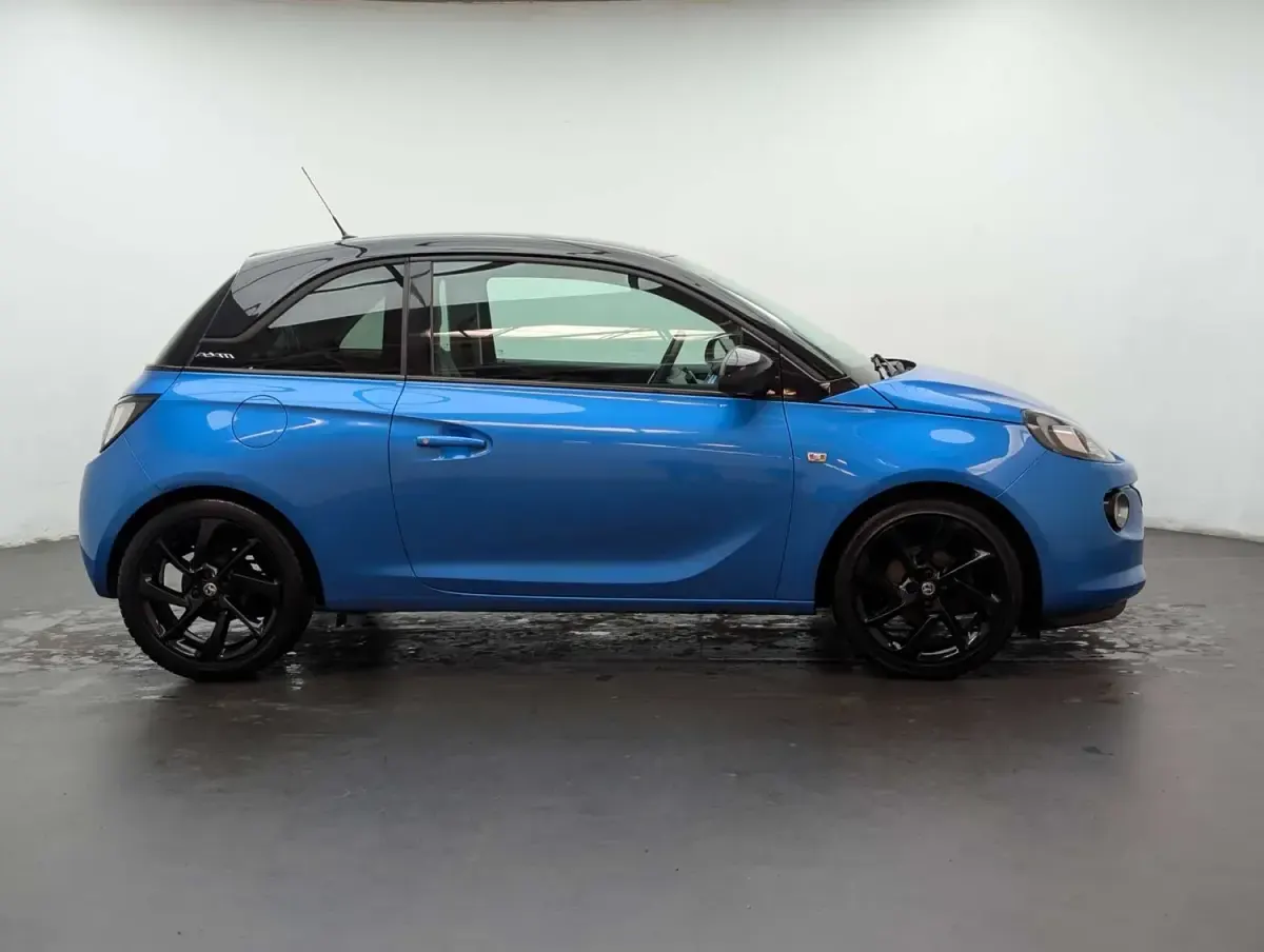 Usado Vauxhall Adam 70 CV (51 kW) 2017 Azul Utilitario