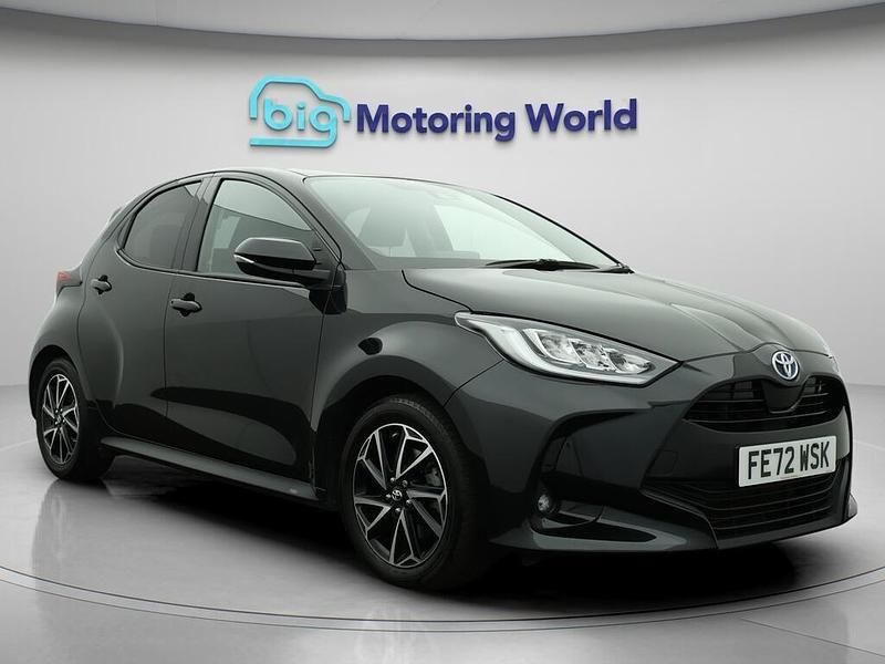 Black Used 2022 Toyota Yaris Hybrid Design Hatchback | £16,800 (Fair price) - Image 1/4