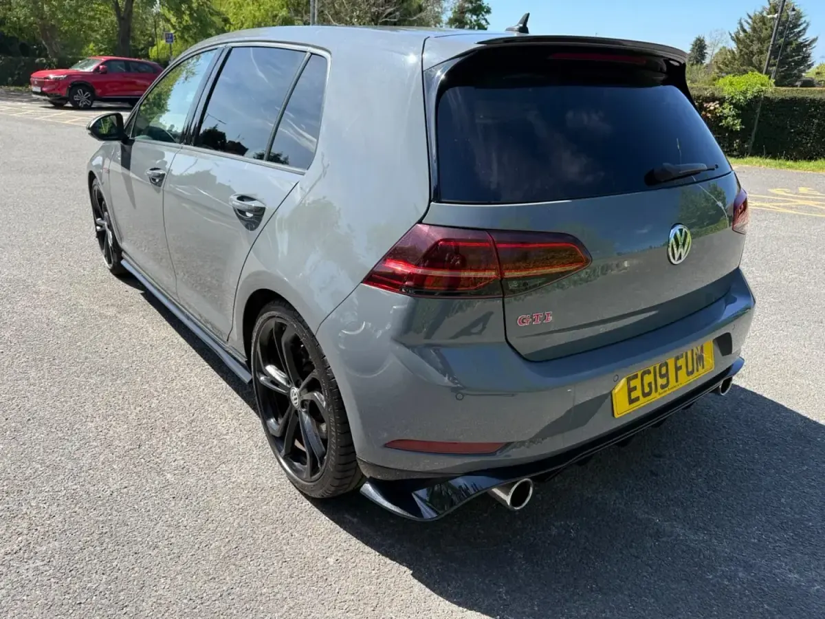 Begagnad VW Golf VII GTI 290 HK (213 kW) 2019 Grå Halvkombi