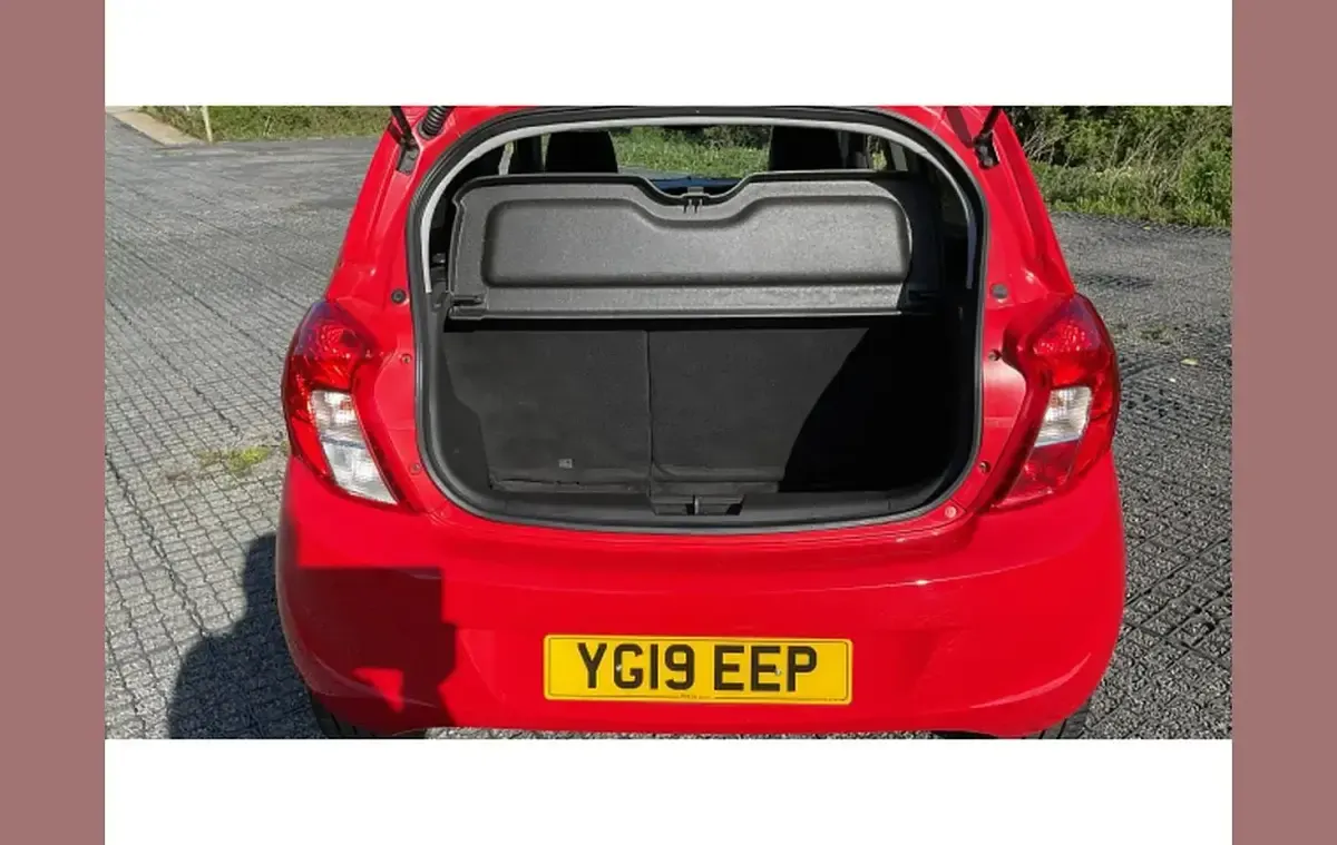 Usado Vauxhall Viva 73 HP (53 kW) 2019 Vermelho Citadino