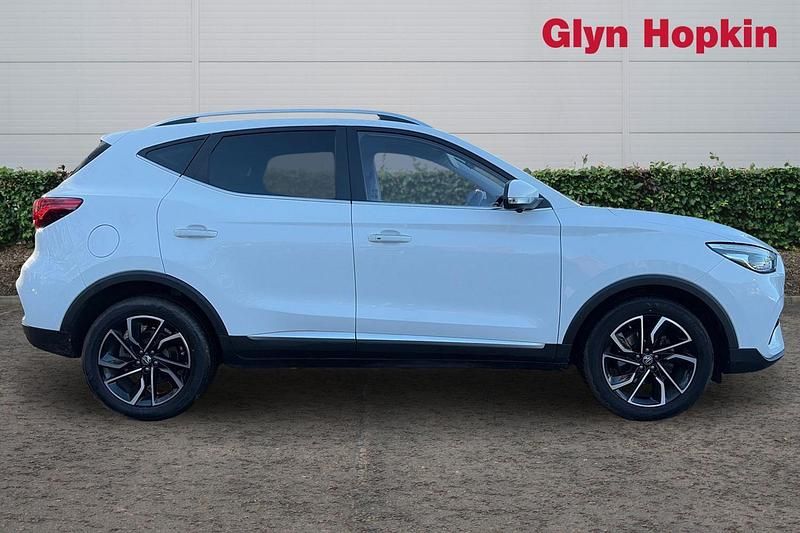 Used MG ZS Exclusive 111 HP (81 kW) 2023 White Hatchback