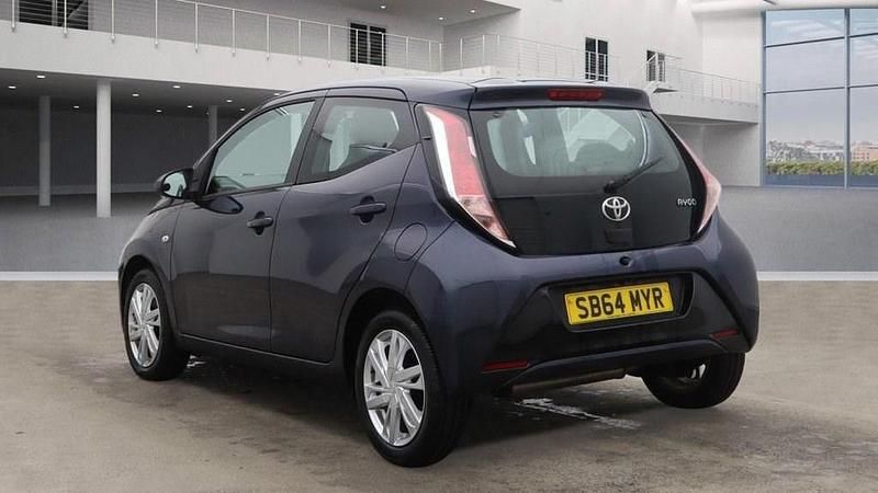 Used Toyota Aygo x-press 69 HP (50 kW) 2015 Blue Hatchback