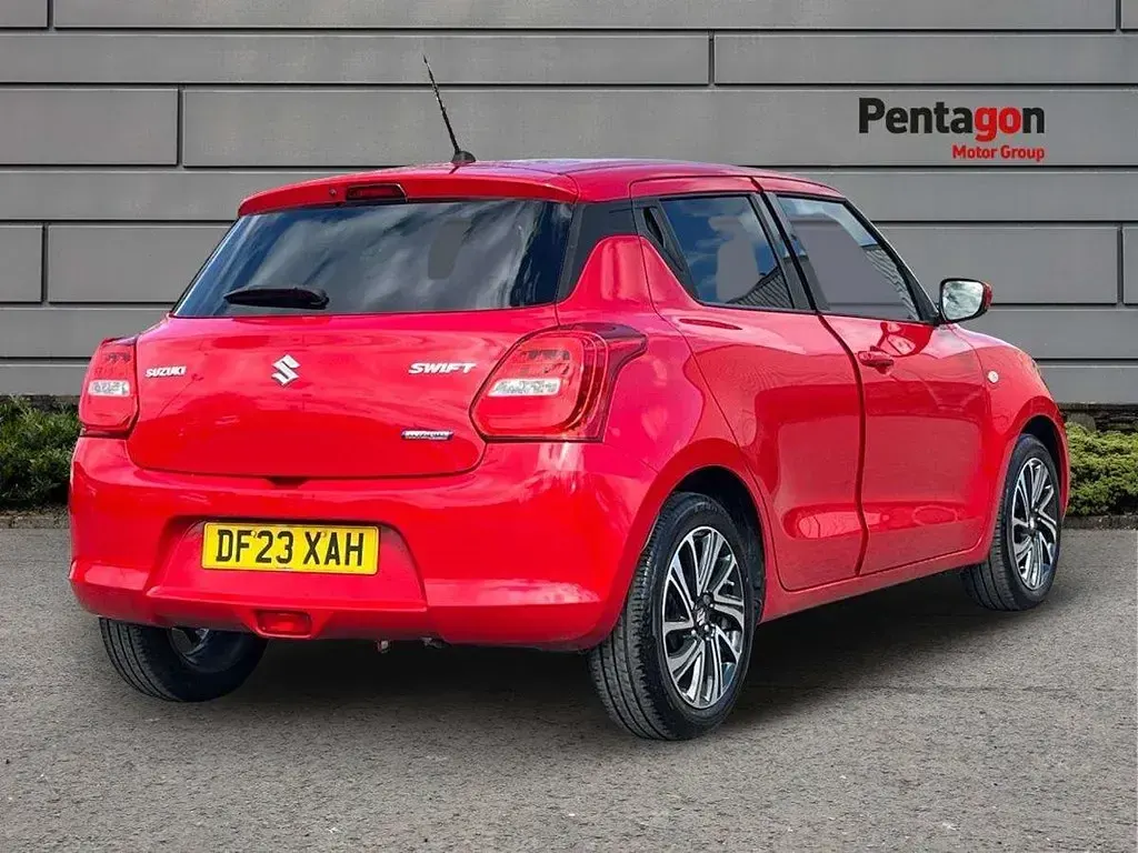 Usado Suzuki Swift SZ-L 81 CV (59 kW) 2023 Rojo Utilitario