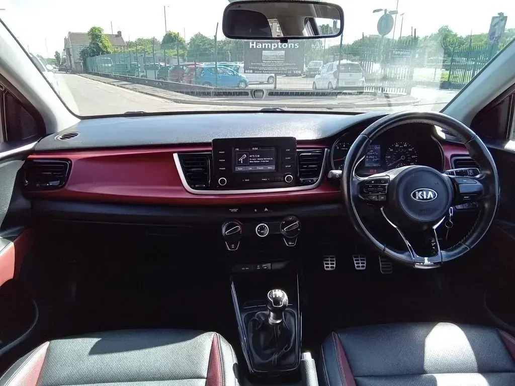 Usado Kia Rio 83 HP (61 kW) 2017 Preto Citadino