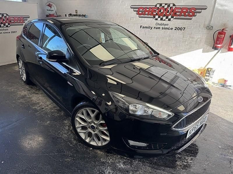 Usado Ford Focus Zetec 125 HP (91 kW) 2015 Preto Citadino