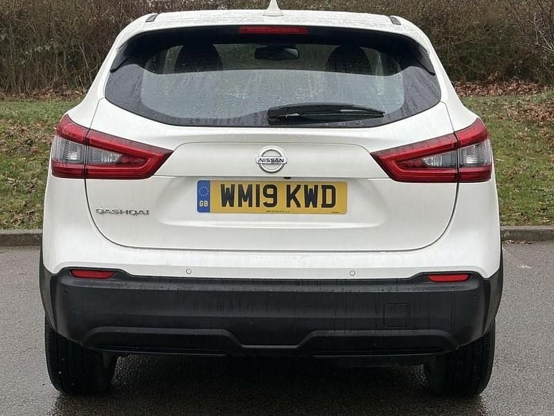 Used Nissan Qashqai Acenta Premium 115 HP (84 kW) 2019 White SUV
