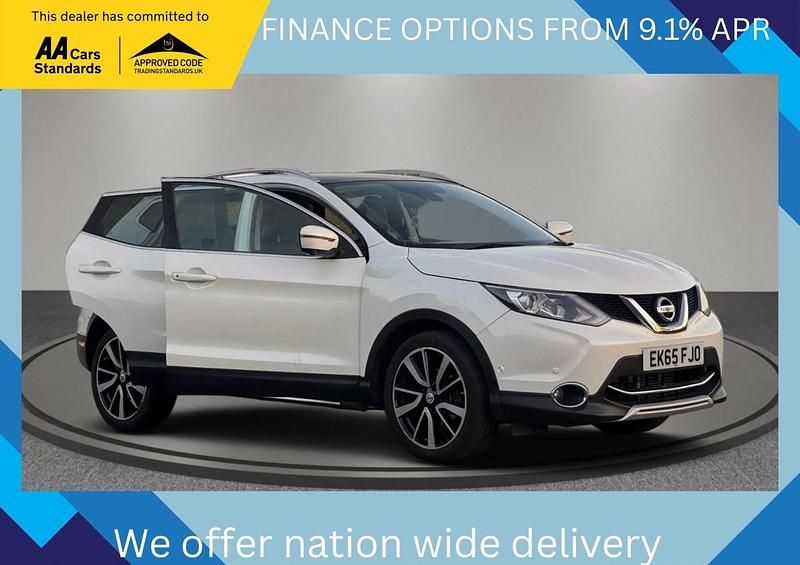 White Used 2015 Nissan Qashqai Tekna SUV | £8,845 (Good price) - Image 1/3