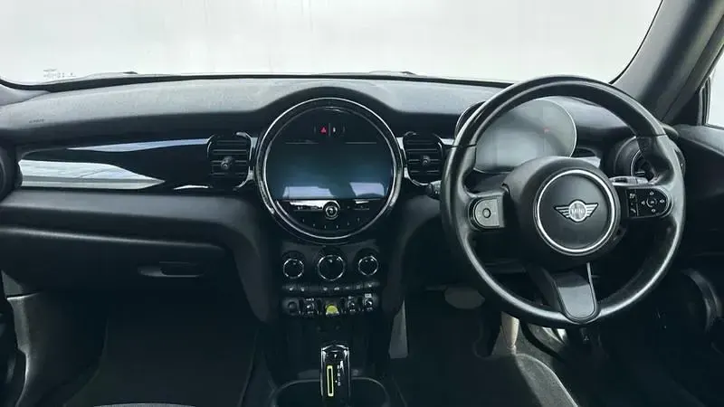 Usado Mini Cooper SE Hatch 135 kW (184 CV) 2023 Negro Utilitario