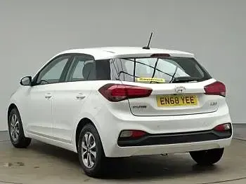 Used Hyundai i20 SE 84 HP (61 kW) 2019 White Hatchback