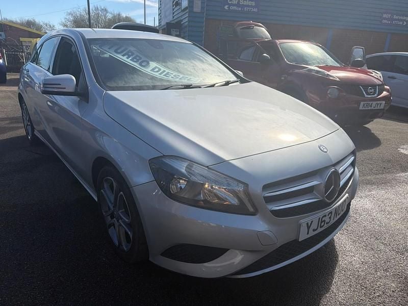 Used Mercedes A180 109 HP (80 kW) 2013 Silver Hatchback