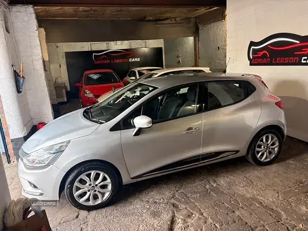 Used Renault Clio Dynamique 75 HP (55 kW) 2018 Silver Hatchback