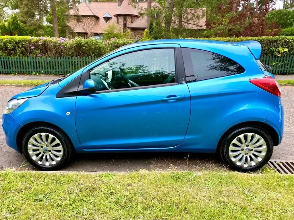 Begagnad Ford Ka Zetec 69 HK (50 kW) 2009 Blå Halvkombi