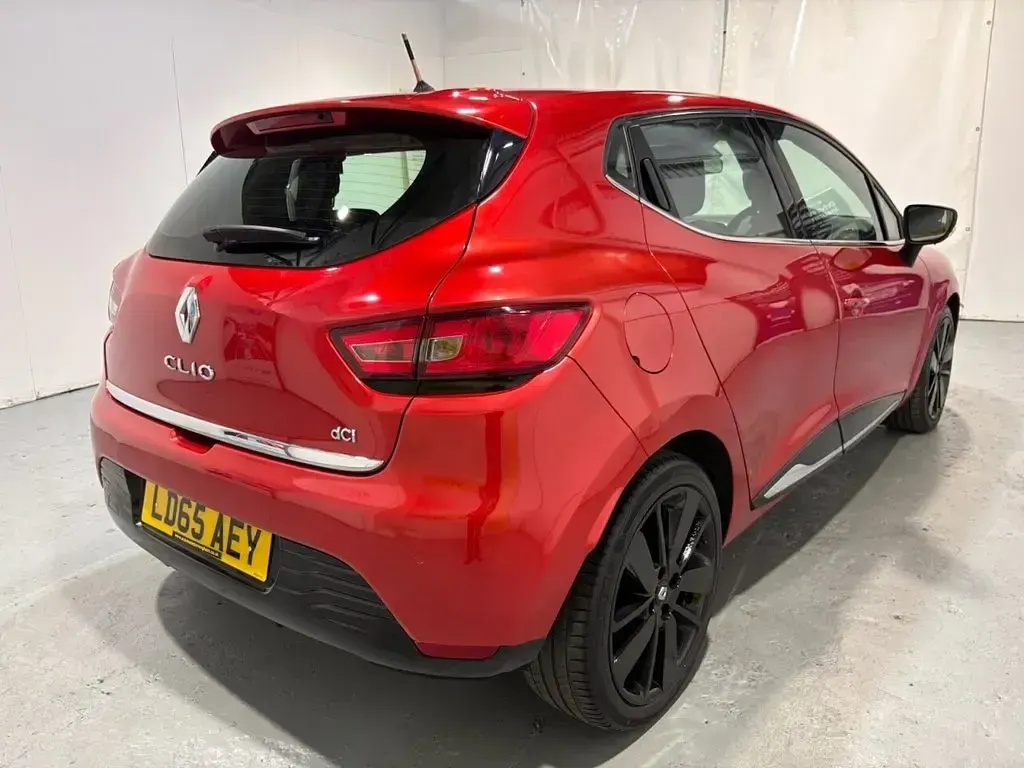 Used Renault Clio Dynamique 90 HP (66 kW) 2015 Red Hatchback