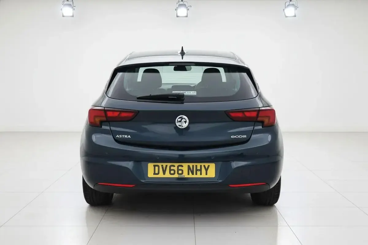 Used Vauxhall Astra S 105 HP (77 kW) 2016 Green Hatchback