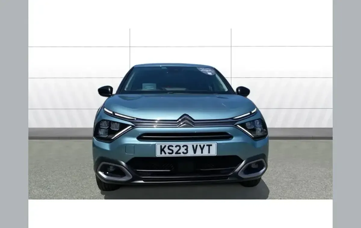 Used Citroën C4 Shine 131 HP (96 kW) 2023 Blue SUV