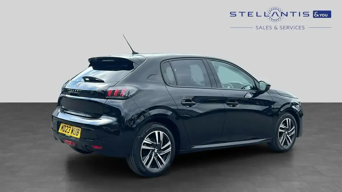Used Peugeot 208 Allure+ 99 HP (72 kW) 2023 Black Hatchback