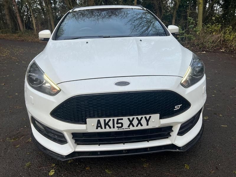 Używany Ford Focus ST 185 KM (136 kW) 2015 Biały Kombi