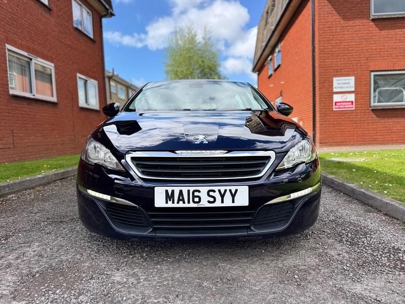 Second-hand Peugeot 308 Active 120 CP (88 kW) 2016 Albastru Hatchback