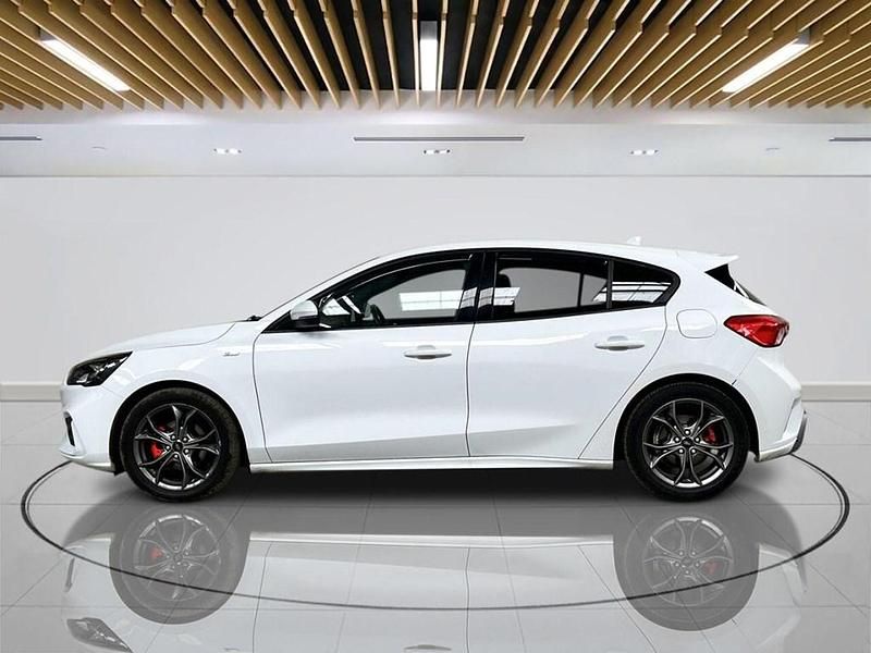 Used Ford Focus ST-Line 125 HP (91 kW) 2019 White Hatchback