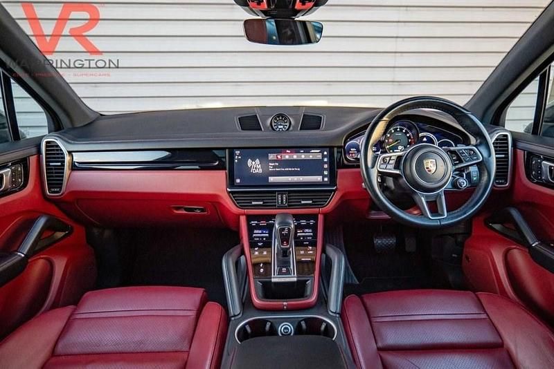 Usado Porsche Cayenne 462 CV (339 kW) 2022 Gris SUV
