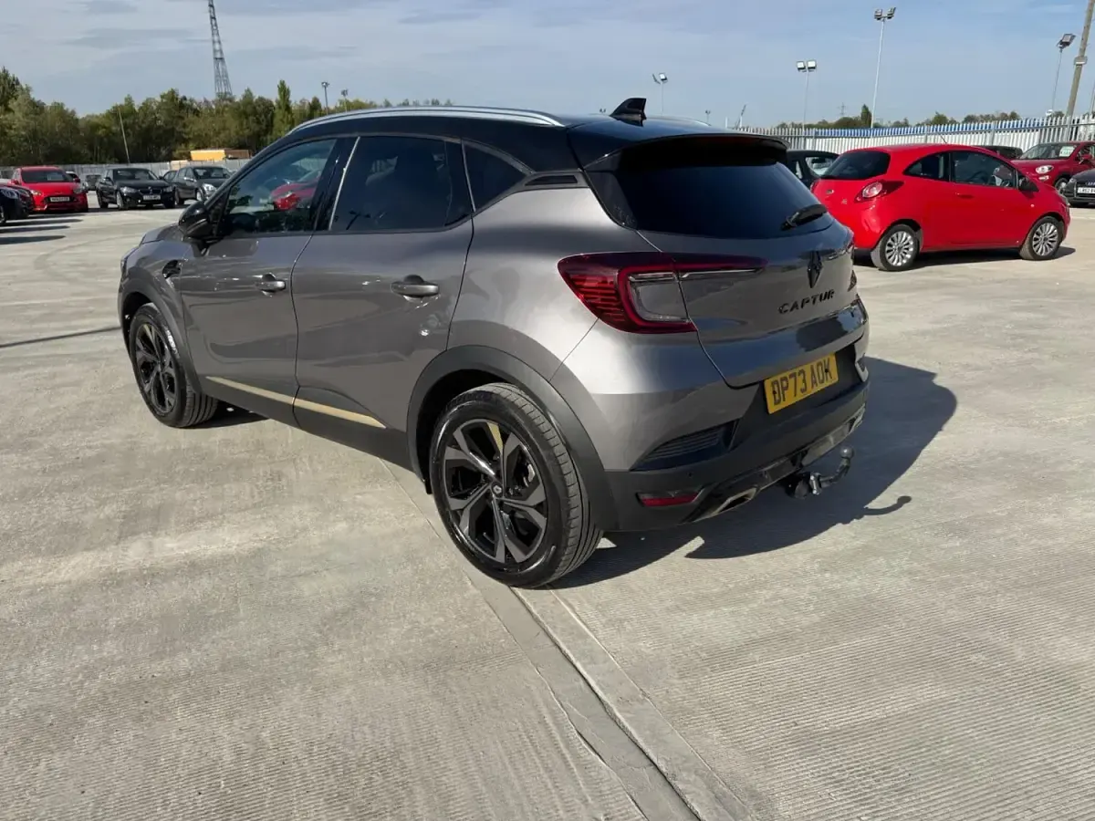 Used Renault Captur Engineered 143 HP (105 kW) 2023 Grey/black SUV
