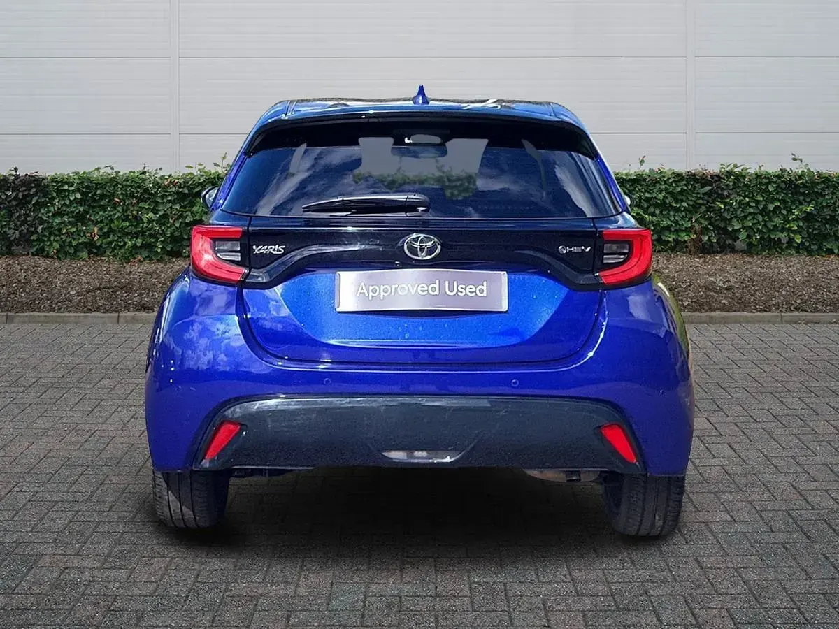 Used Toyota Yaris 116 HP (85 kW) 2024 Blue Hatchback