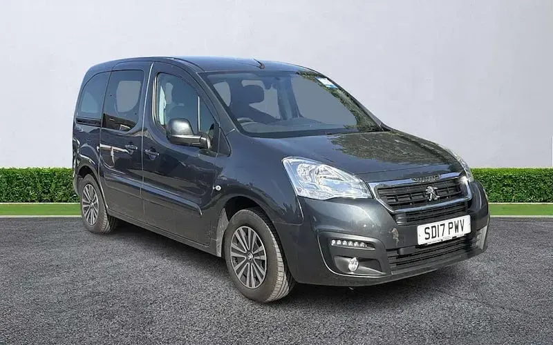 Used Peugeot TePee Allure 99 HP (72 kW) 2016 Estate