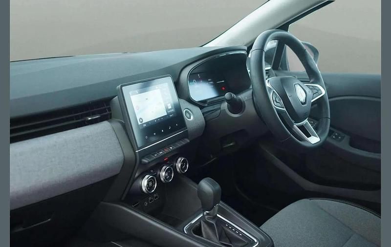 Used Renault Clio V Evolution 145 HP (106 kW) 2024 Black Hatchback