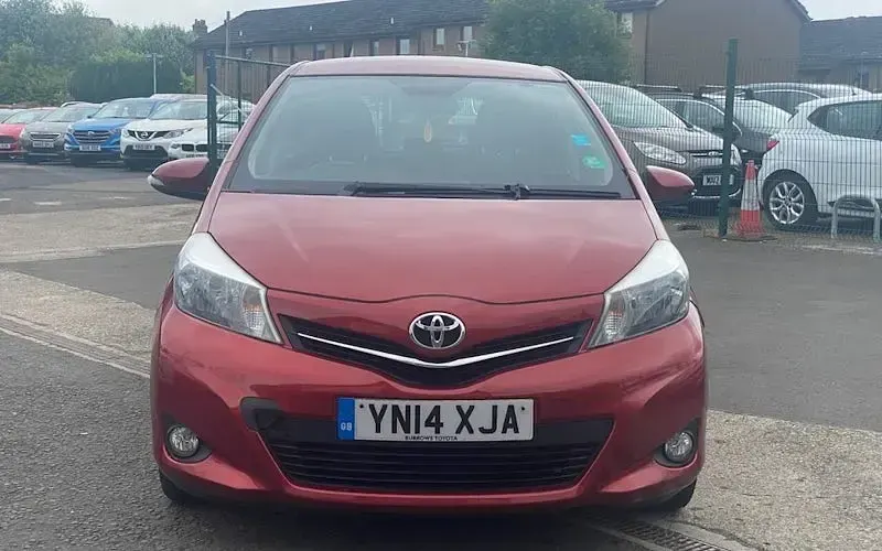Used Toyota Yaris Plus 101 HP (74 kW) 2014 Red Hatchback