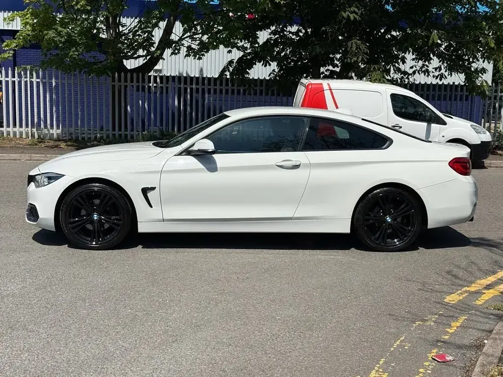 Used BMW 420 Coupé Sport Line 190 HP (139 kW) 2017 White Coupe